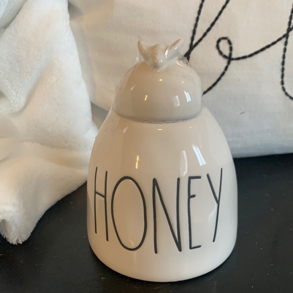Rae Dunn honey pot!